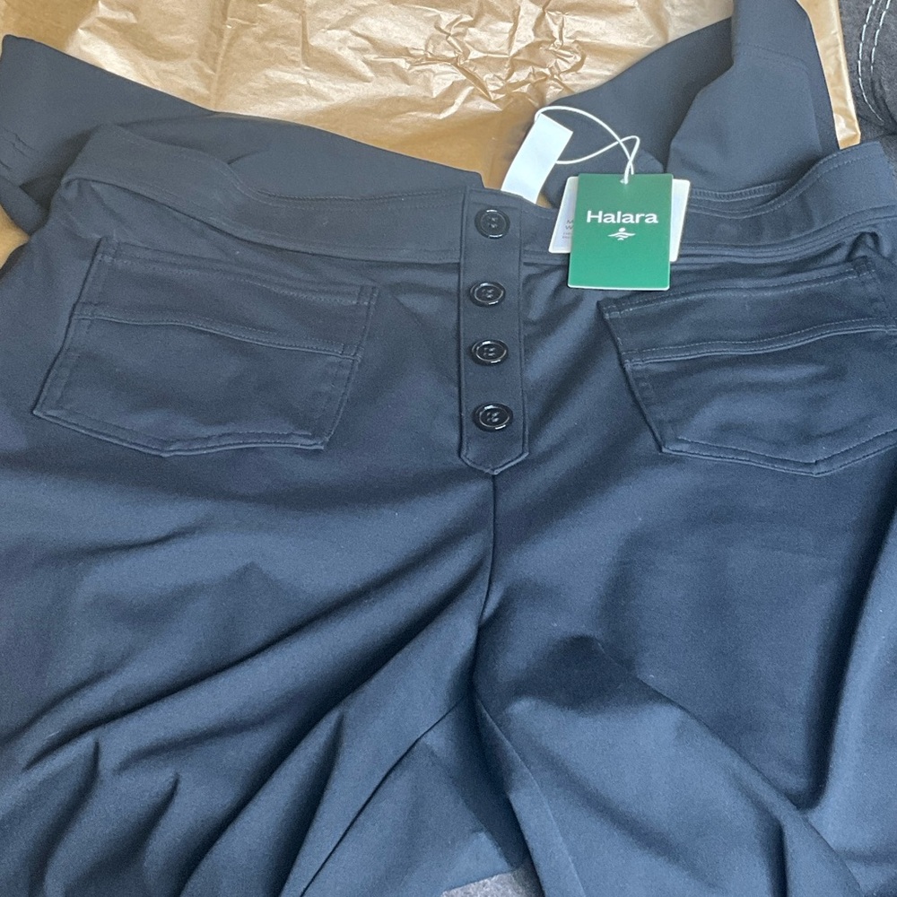 HALARA Black High-Rise Button-Front Leggings with Patch Pockets